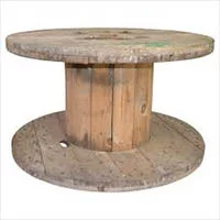 Touret en bois brut en location